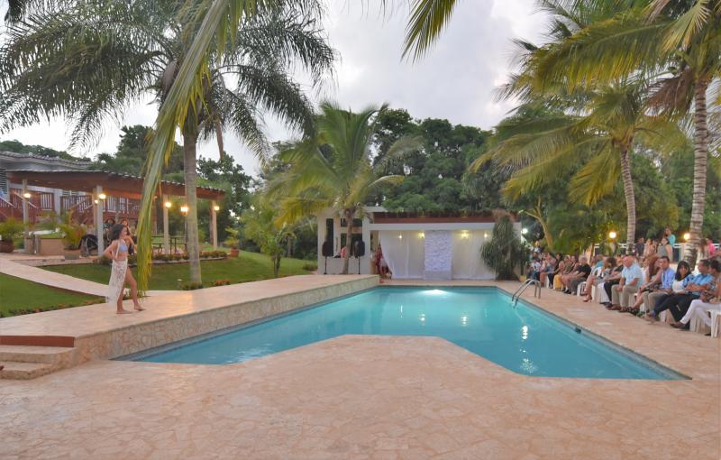 aguadilla fashion show en mansion villa bonita isabela modelaje, moca modelaje